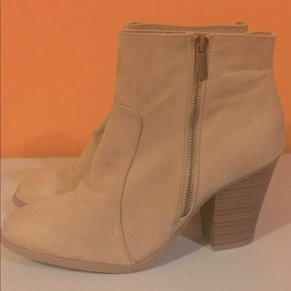 Gorgeous tan boots - Picture 1 of 7